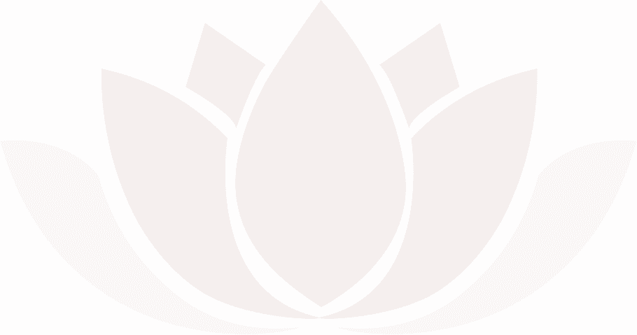 Vetor do logotipo da Dra. Naiara Galvão, com um formato de flor, em baixa opacidade.